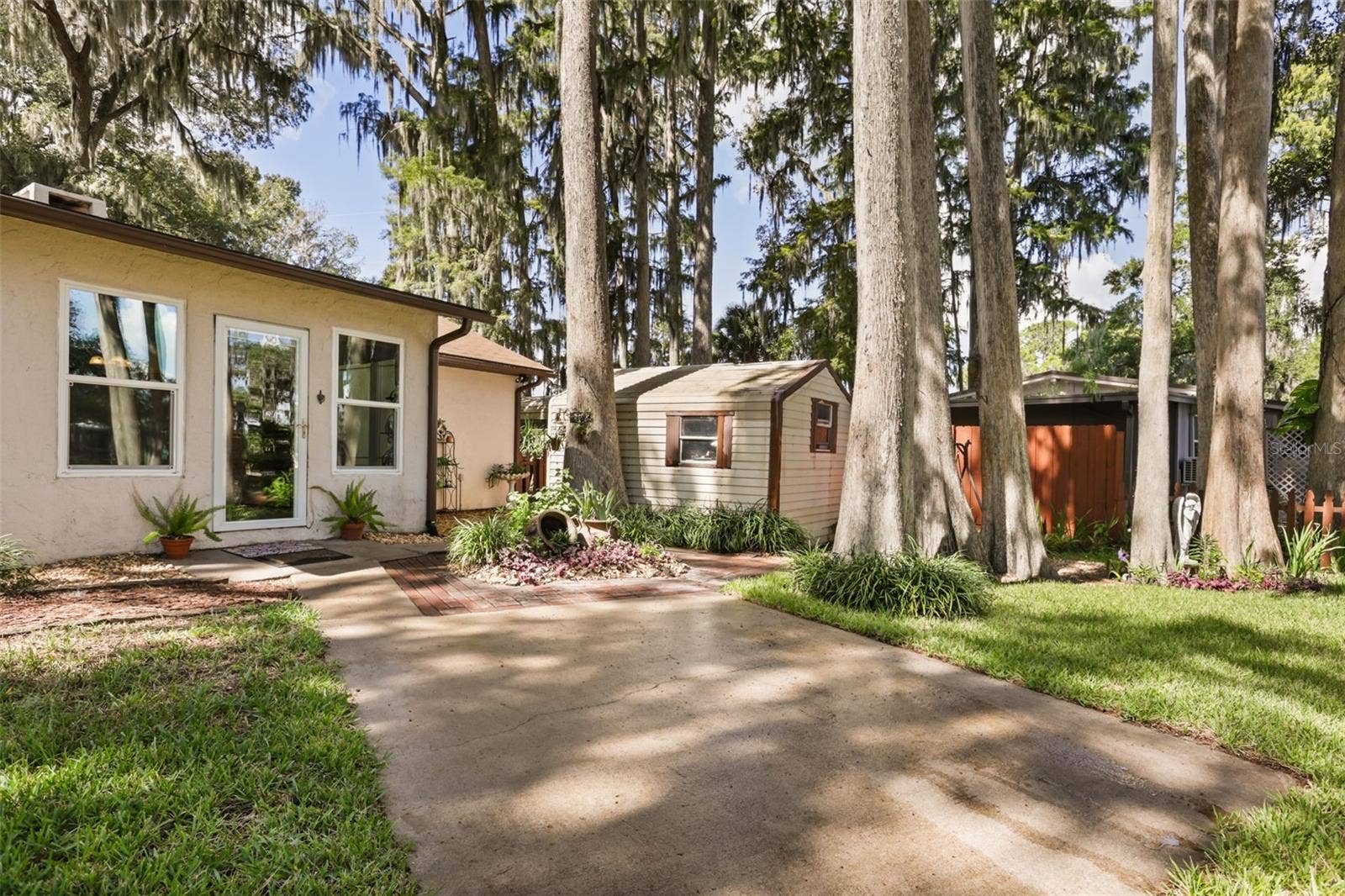 1080 FOREST DRIVE, Tavares, FL 32778 1080 FOREST DRIVE, Tavares, FL 32778