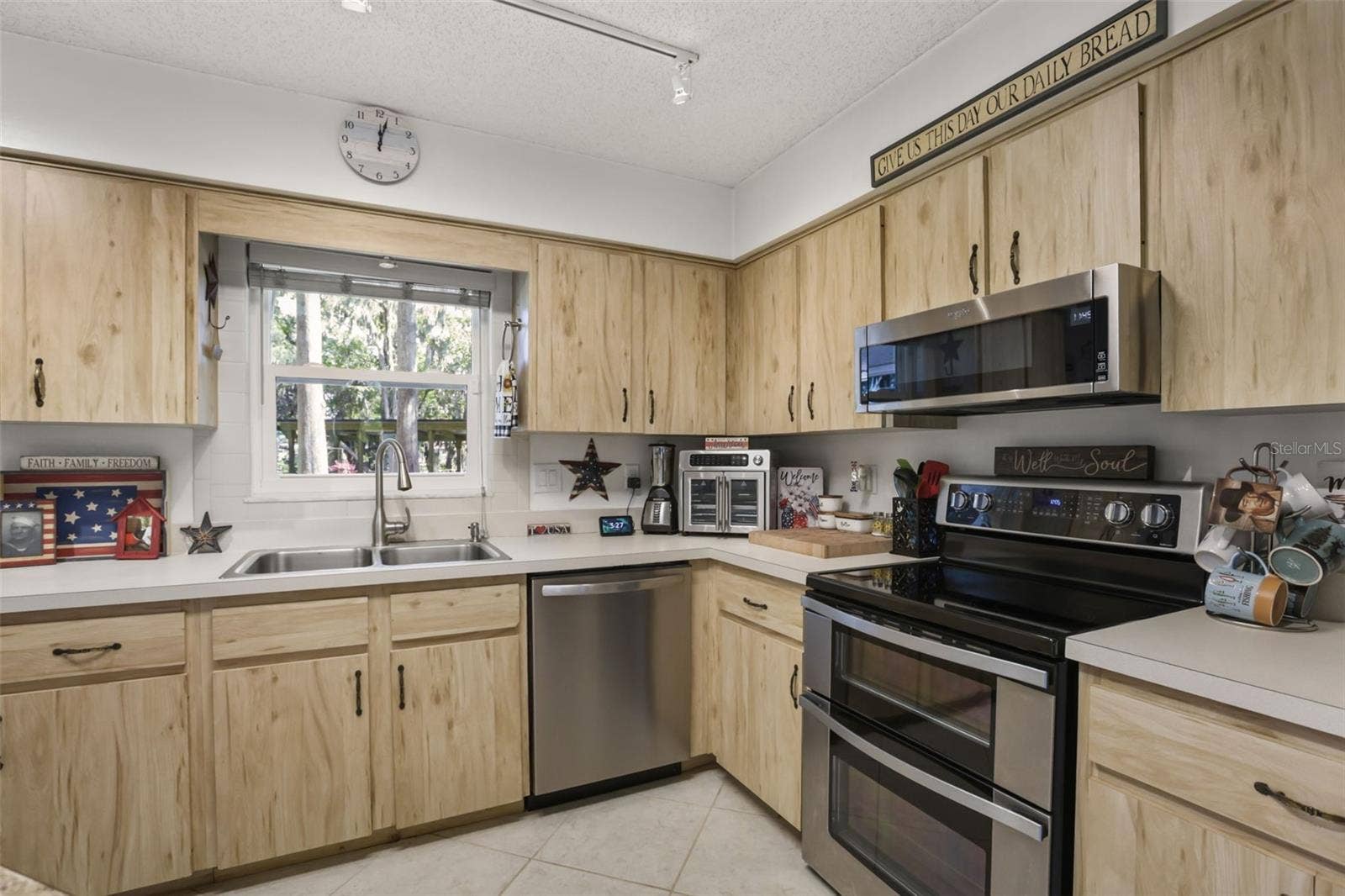 1080 FOREST DRIVE, Tavares, FL 32778 1080 FOREST DRIVE, Tavares, FL 32778