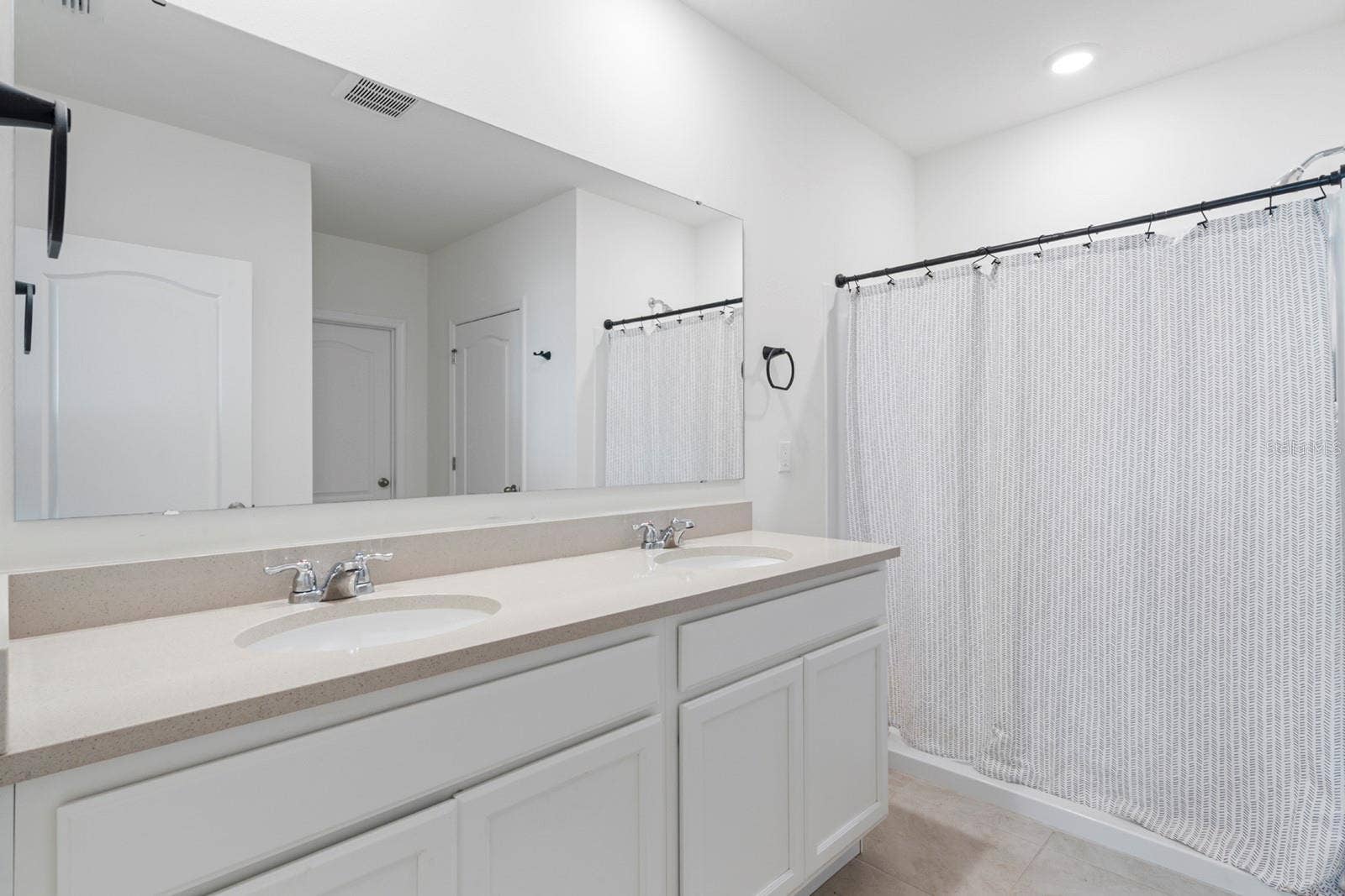 933 AMBLESIDE DRIVE, Haines City, FL 33844 Primary Bathroom - walking shower
