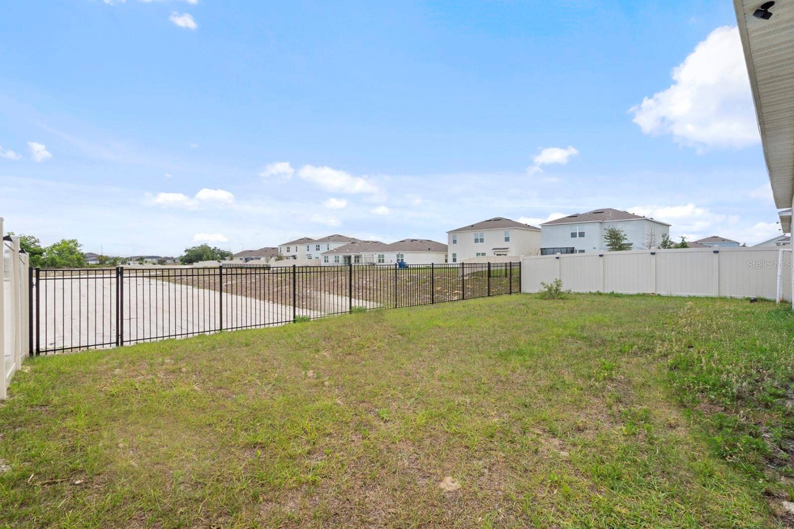 933 AMBLESIDE DRIVE, Haines City, FL 33844 Fenced backyard