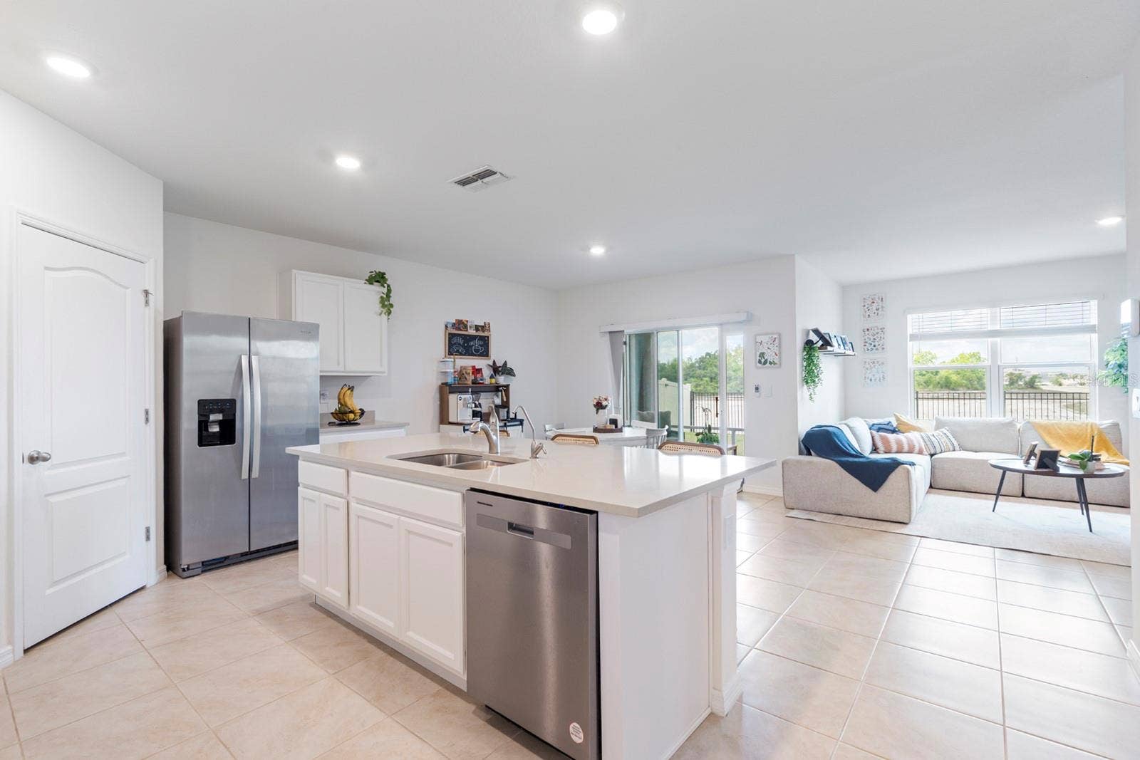 933 AMBLESIDE DRIVE, Haines City, FL 33844 933 AMBLESIDE DRIVE, Haines City, FL 33844