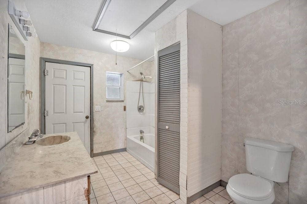211 S GAINES STREET, Oak Hill, FL 32759