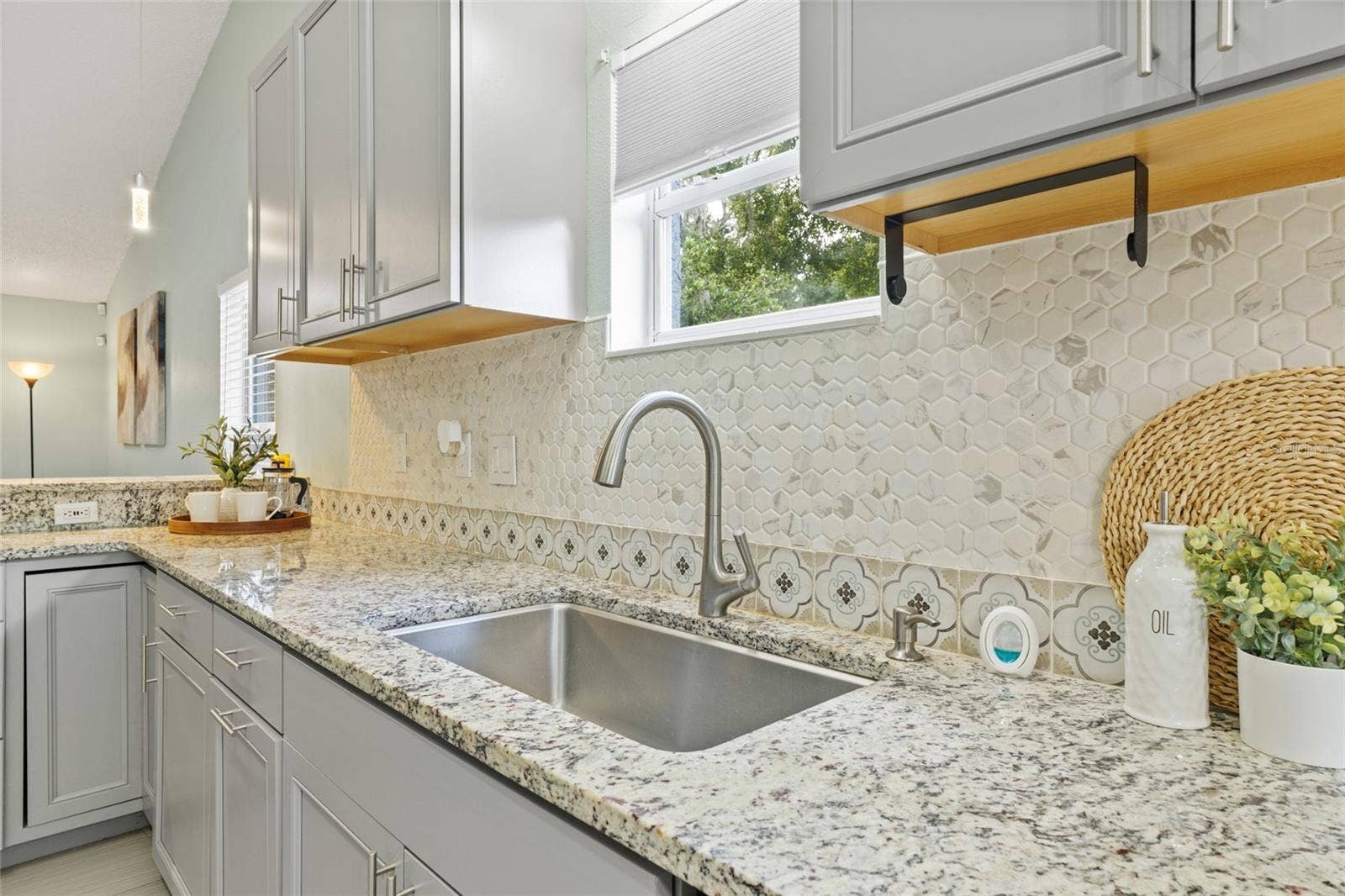 100 KELLY CIRCLE, Sanford, FL 32773 100 KELLY CIRCLE, Sanford, FL 32773