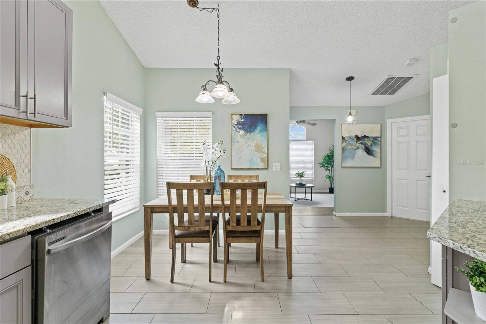 100 KELLY CIRCLE, Sanford, FL 32773 100 KELLY CIRCLE, Sanford, FL 32773