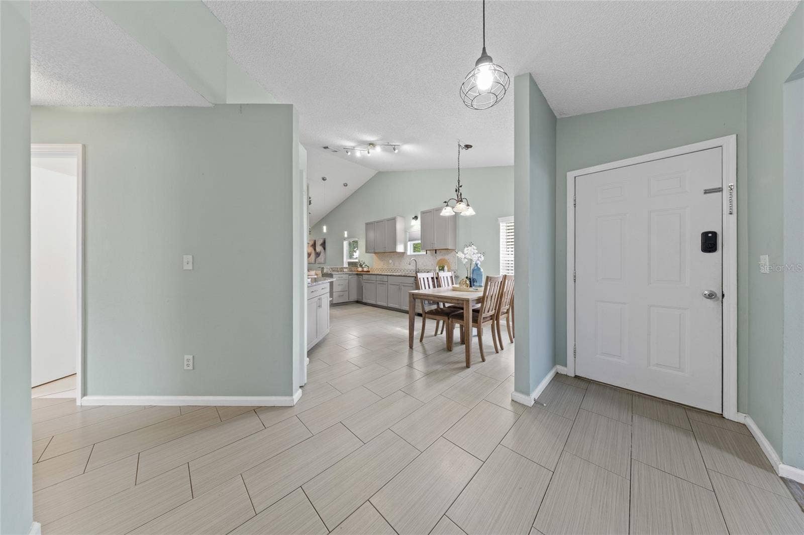100 KELLY CIRCLE, Sanford, FL 32773 100 KELLY CIRCLE, Sanford, FL 32773