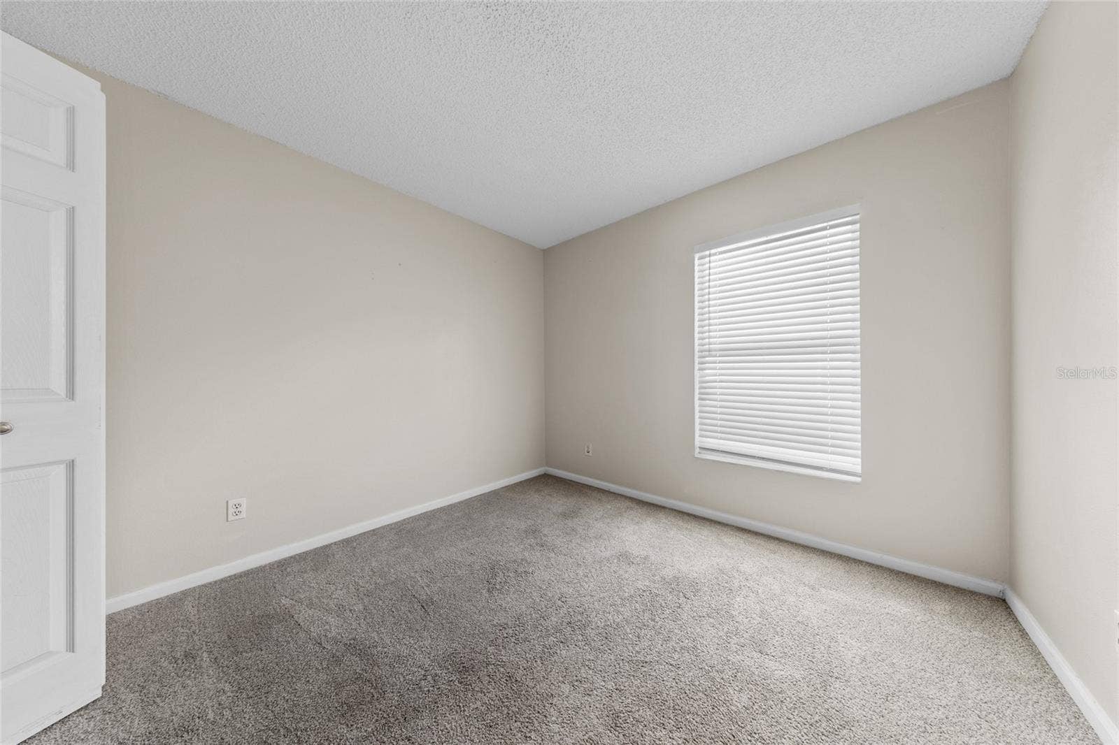 100 KELLY CIRCLE, Sanford, FL 32773 100 KELLY CIRCLE, Sanford, FL 32773