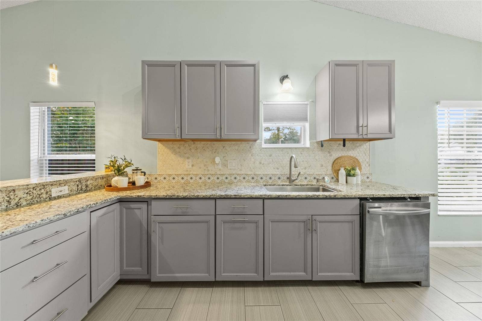 100 KELLY CIRCLE, Sanford, FL 32773 100 KELLY CIRCLE, Sanford, FL 32773