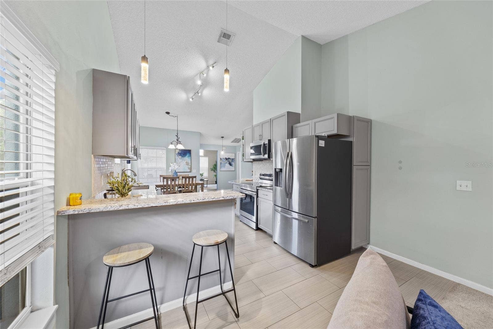 100 KELLY CIRCLE, Sanford, FL 32773 100 KELLY CIRCLE, Sanford, FL 32773
