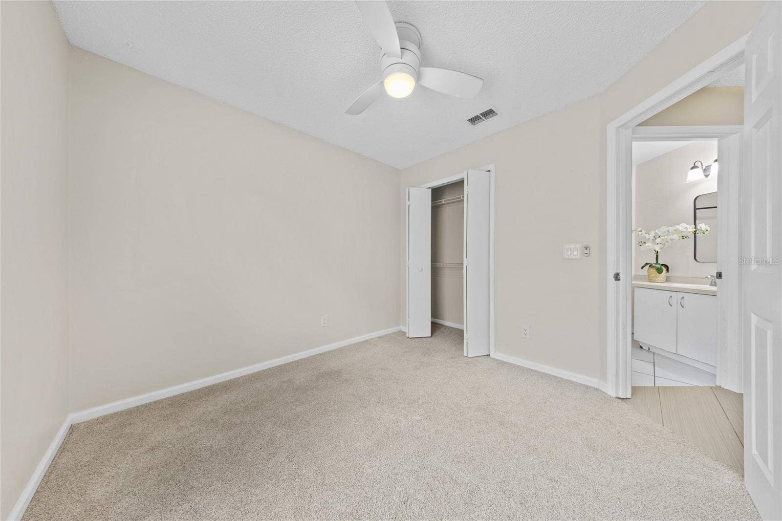 100 KELLY CIRCLE, Sanford, FL 32773 100 KELLY CIRCLE, Sanford, FL 32773