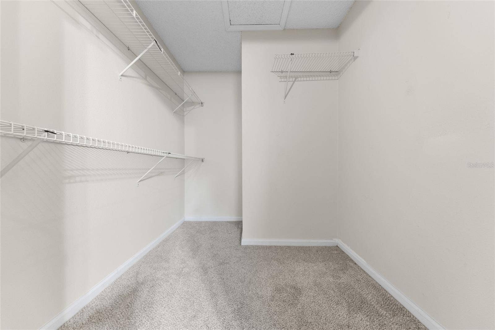 100 KELLY CIRCLE, Sanford, FL 32773 100 KELLY CIRCLE, Sanford, FL 32773