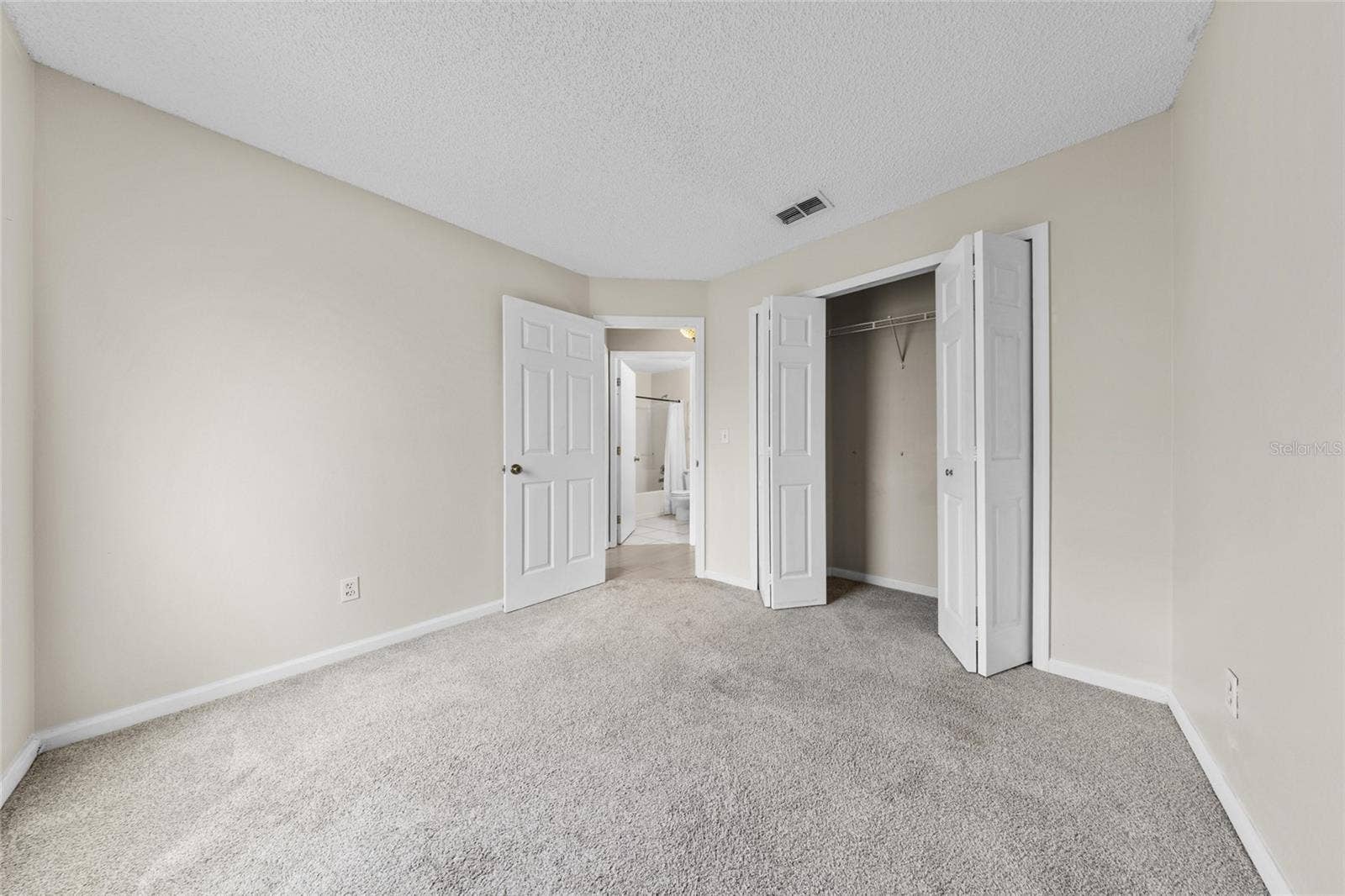 100 KELLY CIRCLE, Sanford, FL 32773 100 KELLY CIRCLE, Sanford, FL 32773