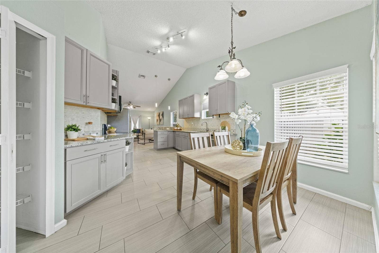 100 KELLY CIRCLE, Sanford, FL 32773 100 KELLY CIRCLE, Sanford, FL 32773