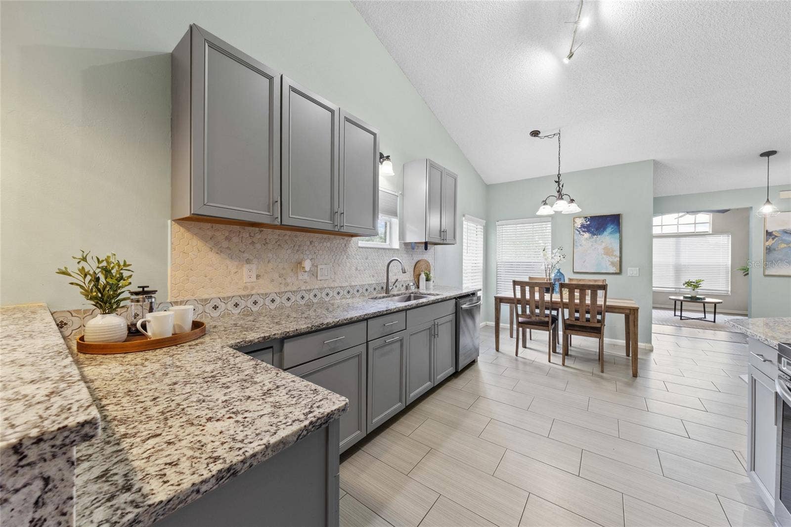 100 KELLY CIRCLE, Sanford, FL 32773 100 KELLY CIRCLE, Sanford, FL 32773
