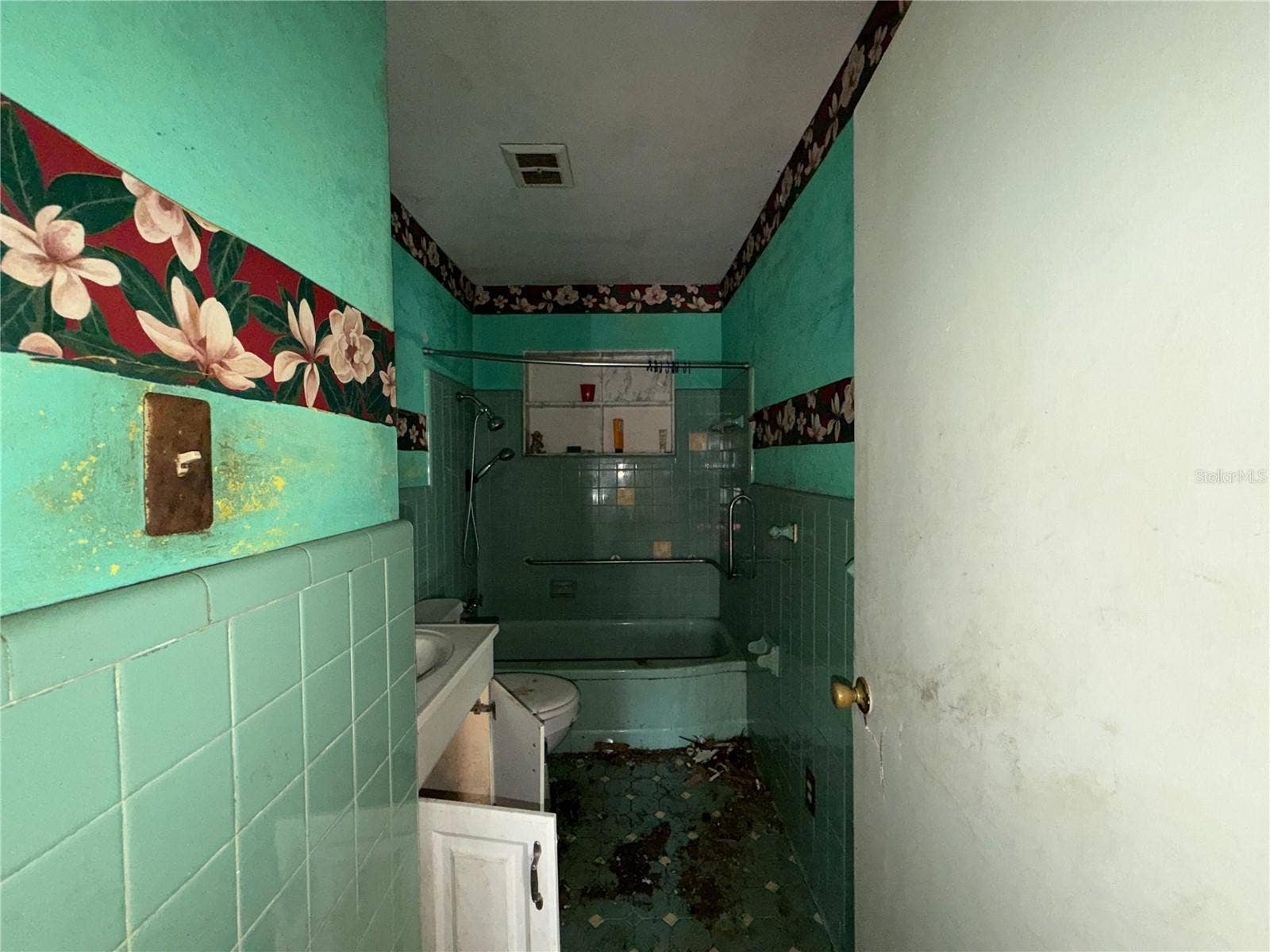 2221 UNION STREET S, St Petersburg, FL 33712 2221 UNION STREET S, St Petersburg, FL 33712