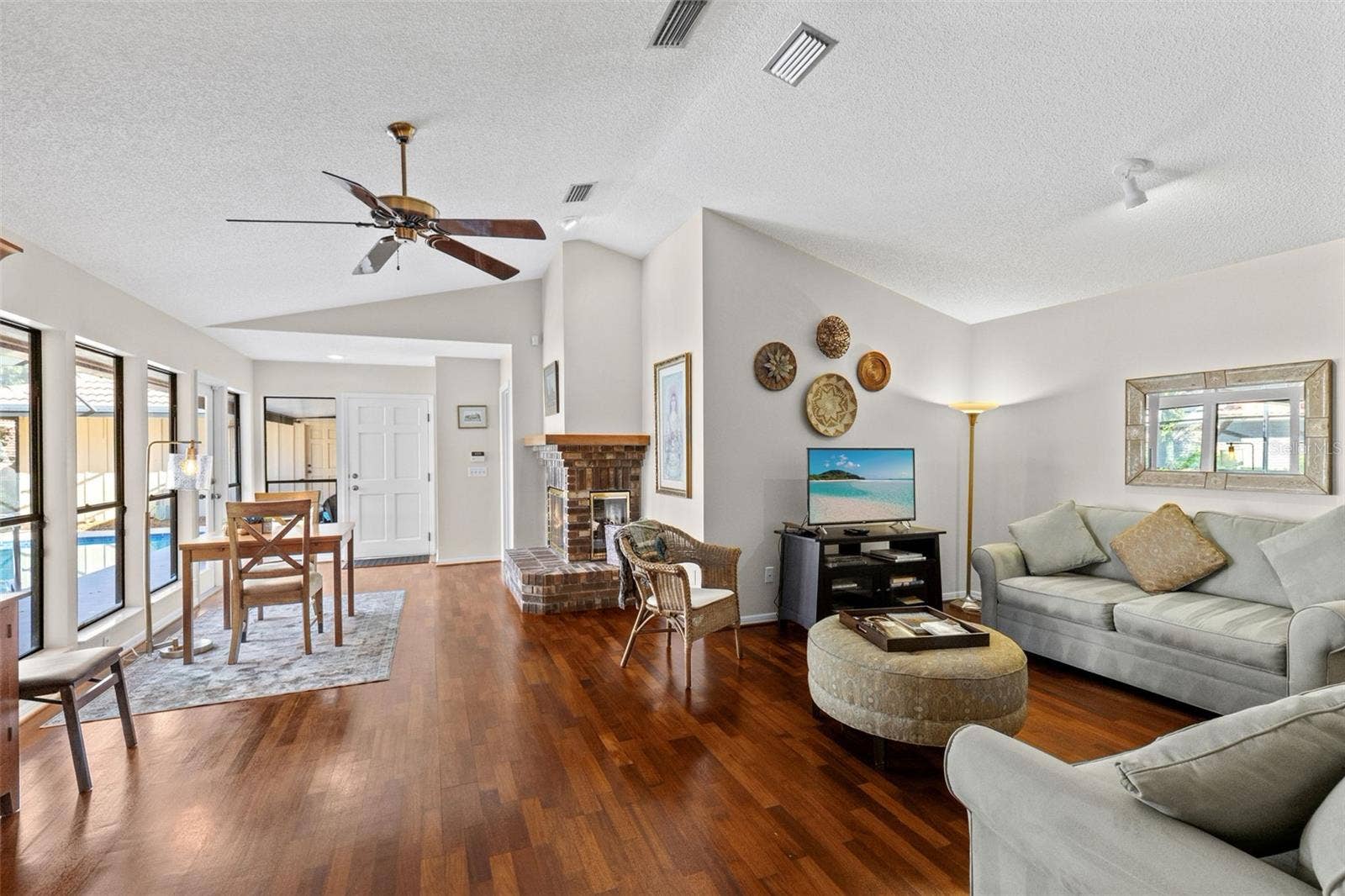 Living / Dining Area