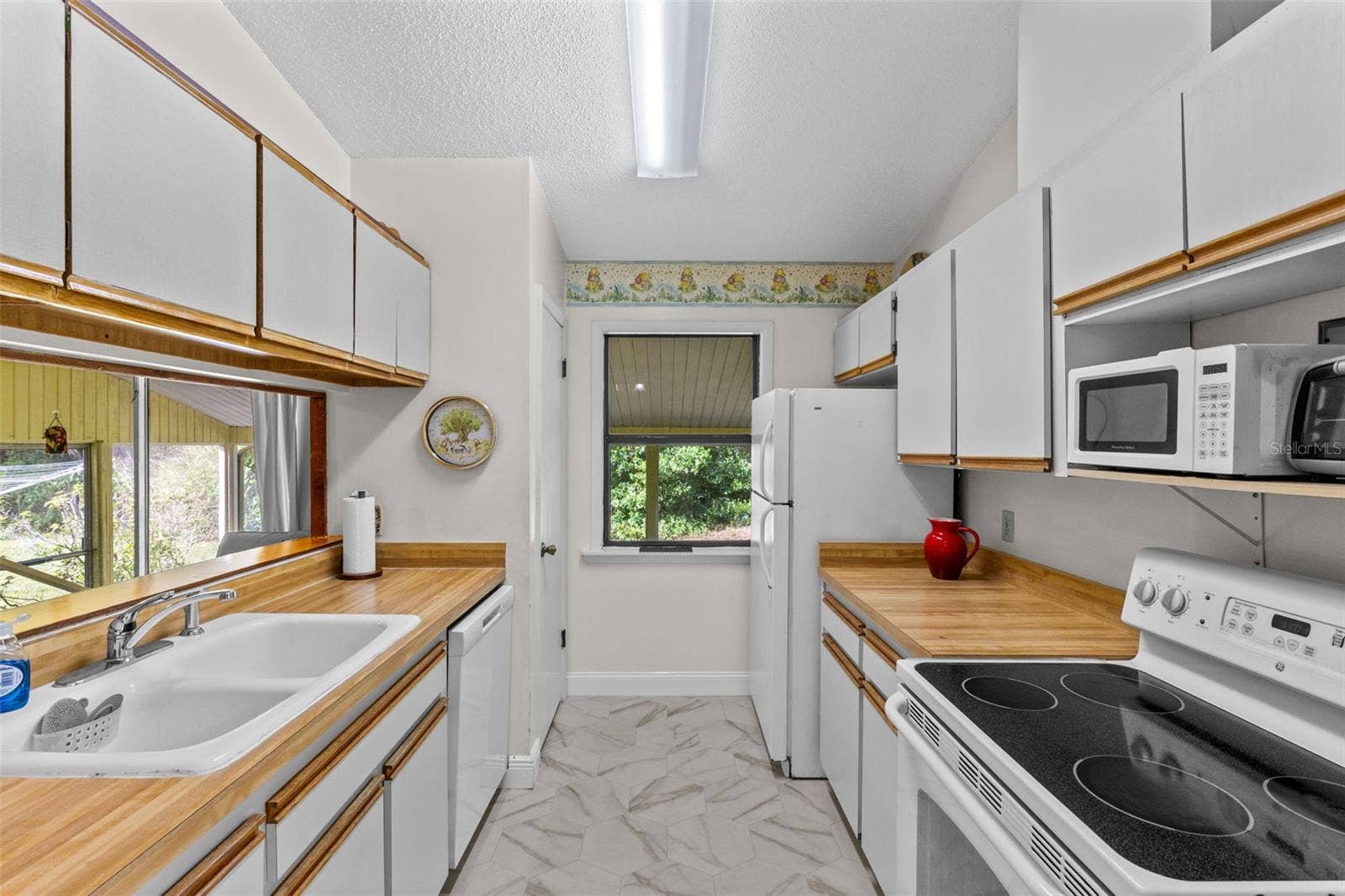 283 W CELERY CIRCLE, Oviedo, FL 32765 283 W CELERY CIRCLE, Oviedo, FL 32765