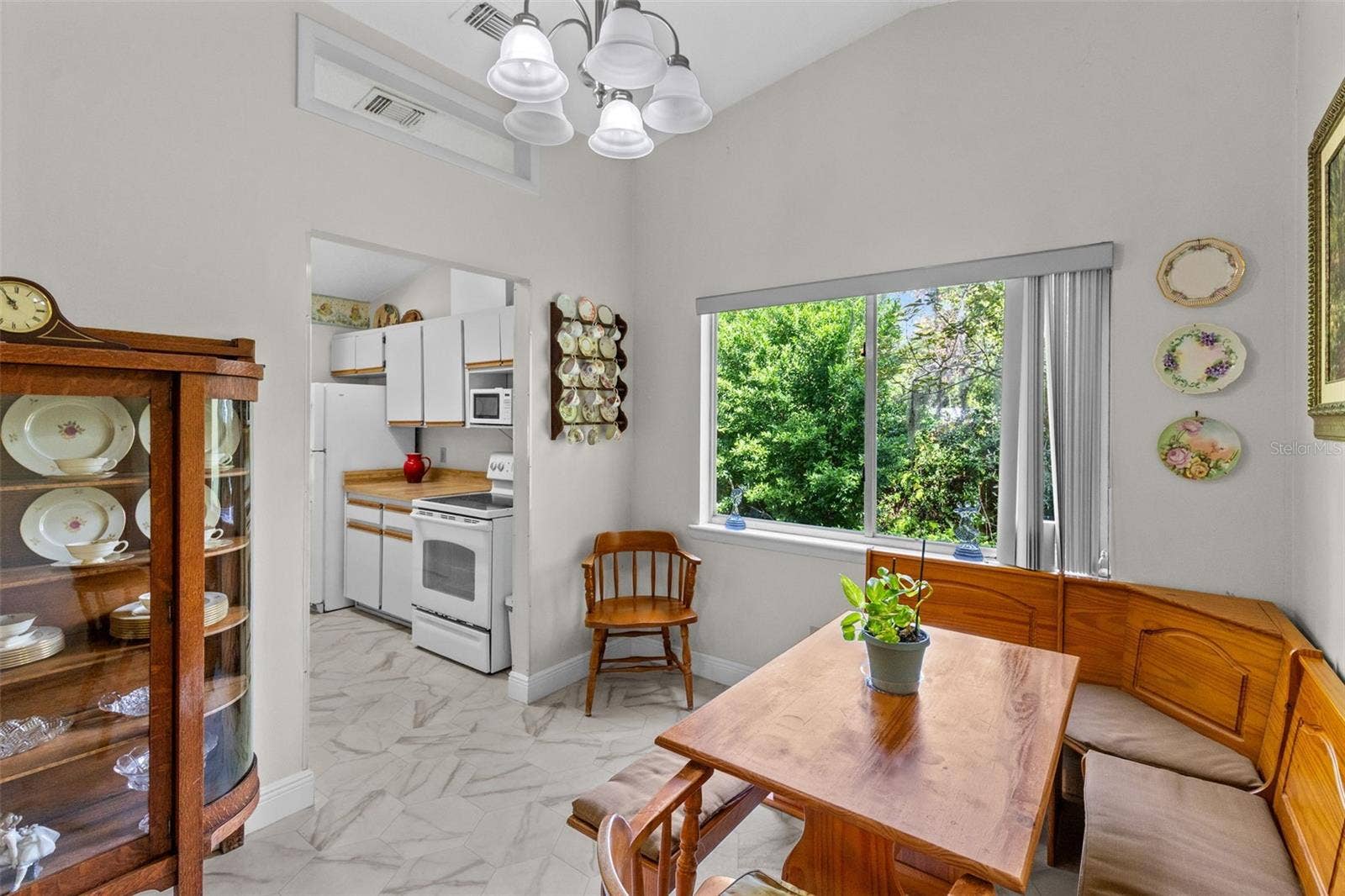 283 W CELERY CIRCLE, Oviedo, FL 32765 283 W CELERY CIRCLE, Oviedo, FL 32765