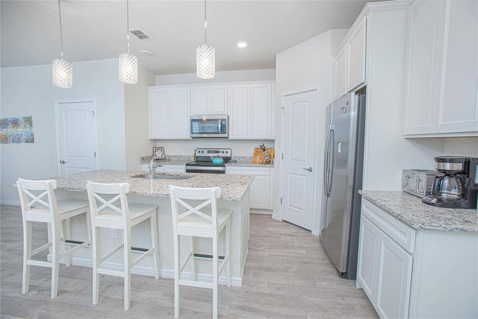 Kitchen & Breakfast Bar