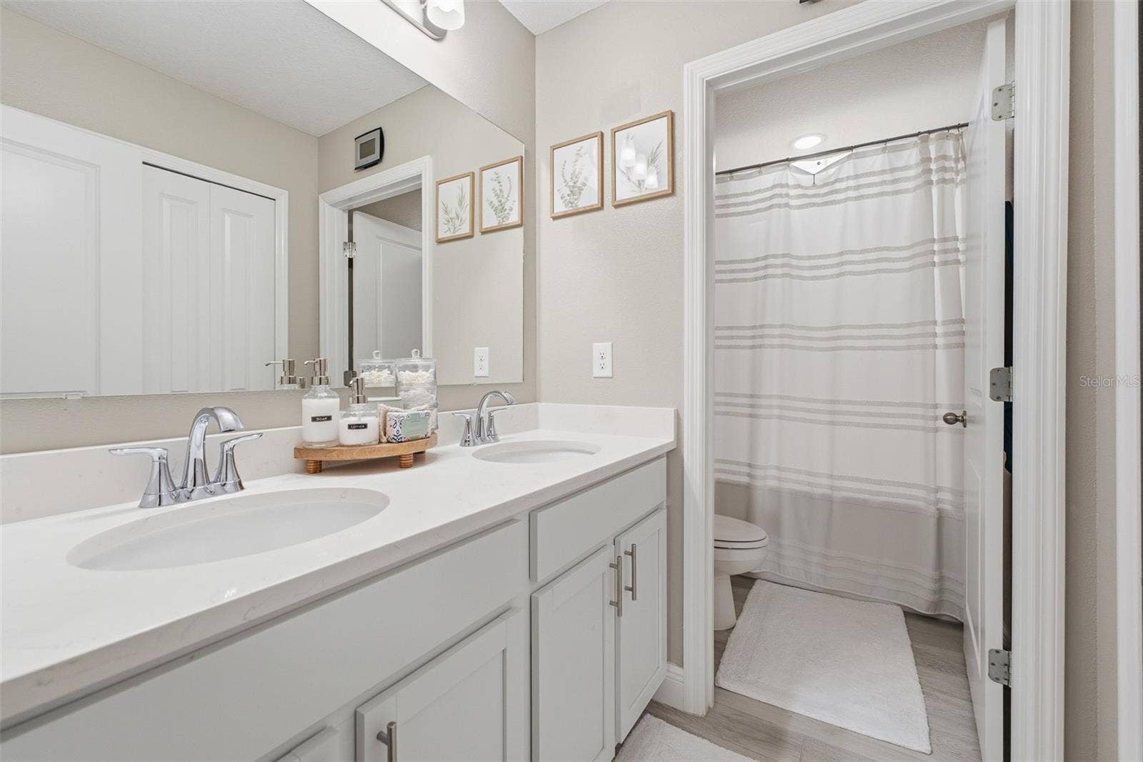 6601 TEMPO WAY, Mascotte, FL 34753 Guest Bathroom