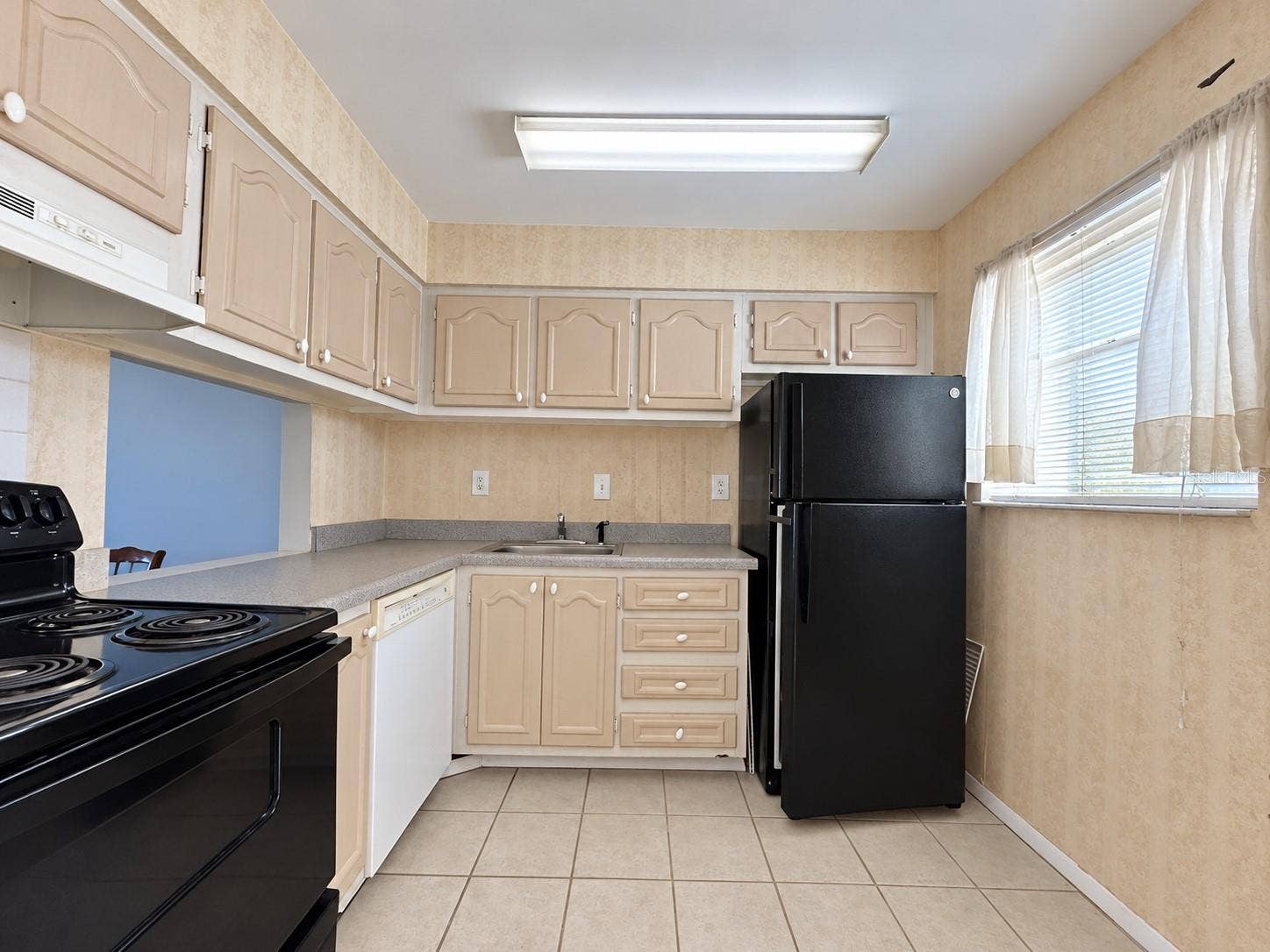2854 N POWERS DRIVE, #102, Orlando, FL 32818 2854 N POWERS DRIVE, #102, Orlando, FL 32818