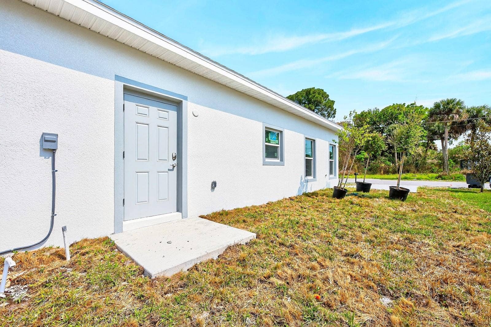 702 LUCKY STREET, Titusville, FL 32780 Additional side entry.