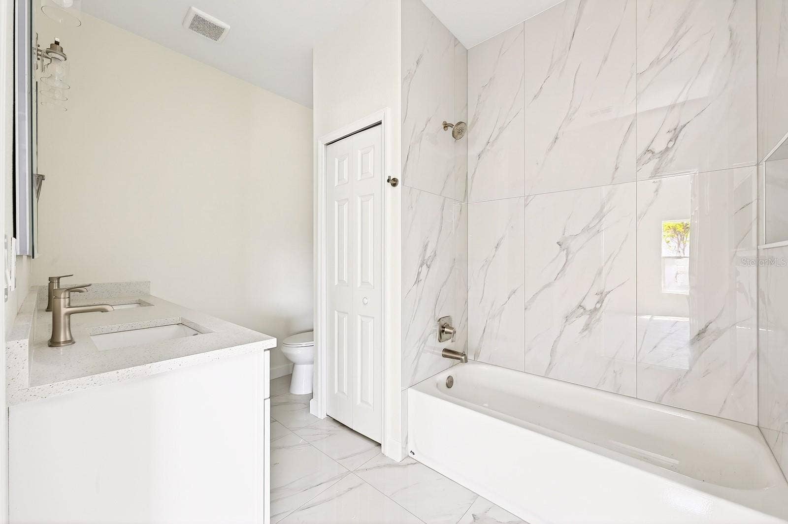 702 LUCKY STREET, Titusville, FL 32780 Second full bath.