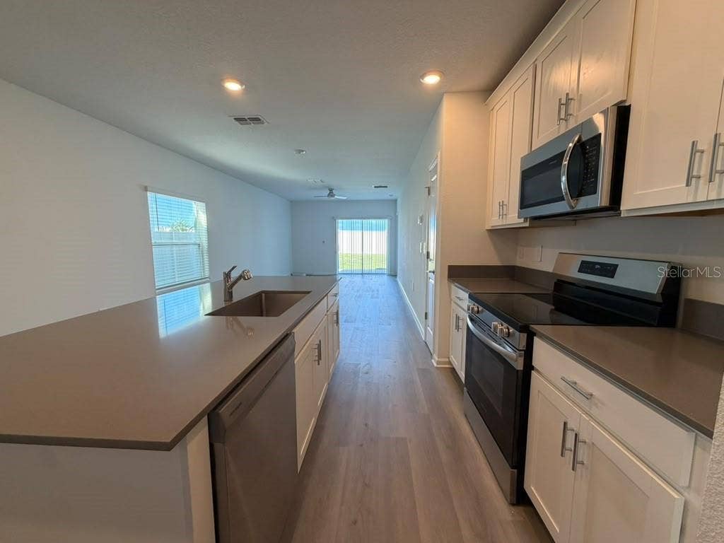 2713 RUNNERS CIRCLE, Clermont, FL 34714