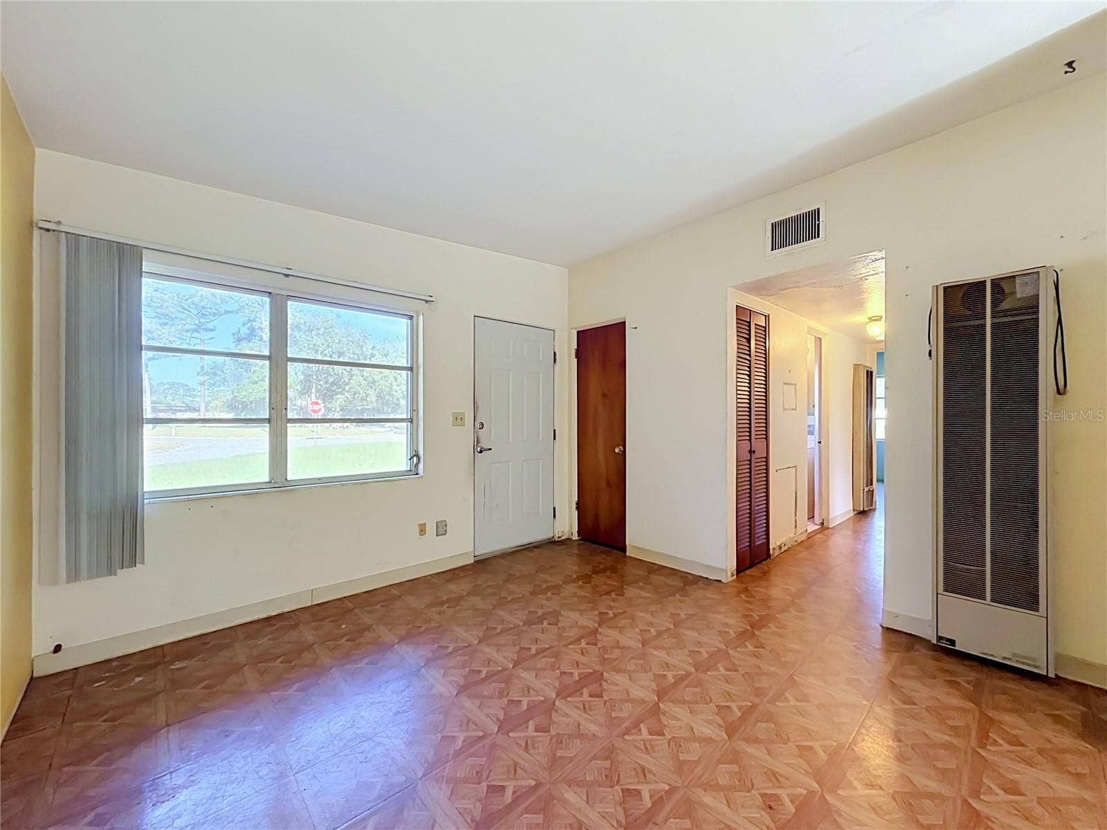 400 E 5TH STREET, Chuluota, FL 32766 400 E 5TH STREET, Chuluota, FL 32766