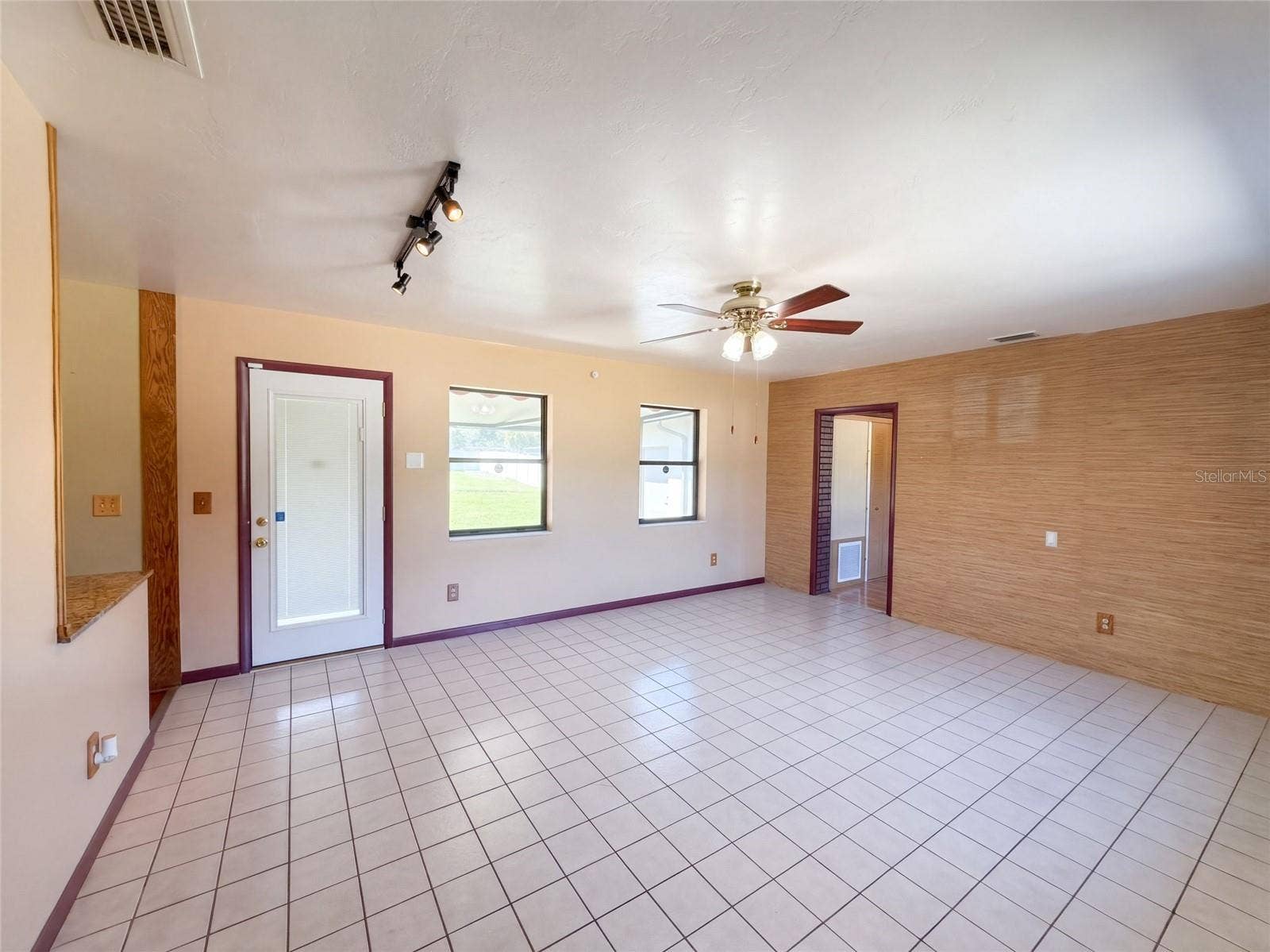813 HALSTEAD STREET, Deltona, FL 32725