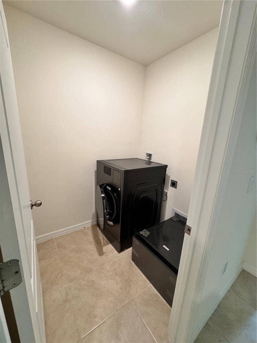913 AMBLESIDE DRIVE, Haines City, FL 33844 Laundry Room