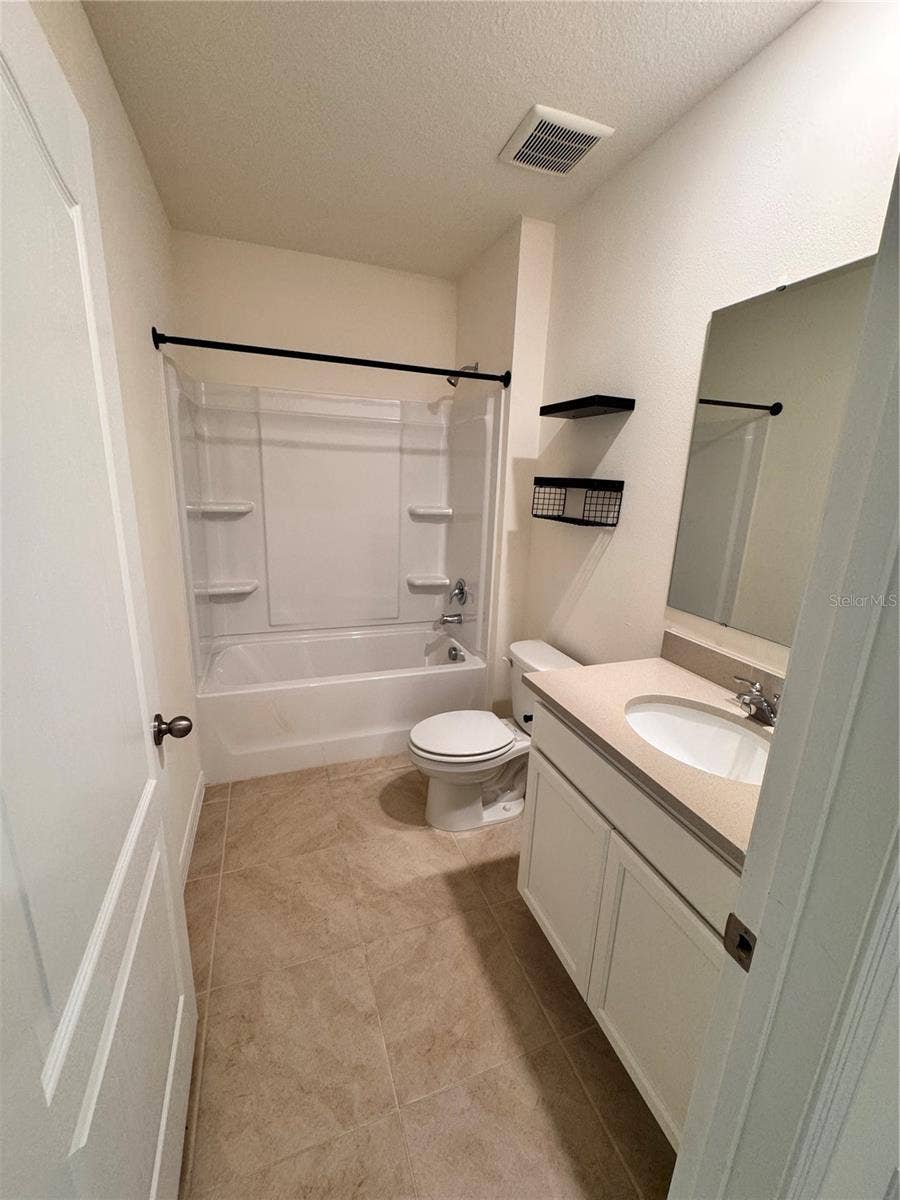 913 AMBLESIDE DRIVE, Haines City, FL 33844 Secondary Bathroom