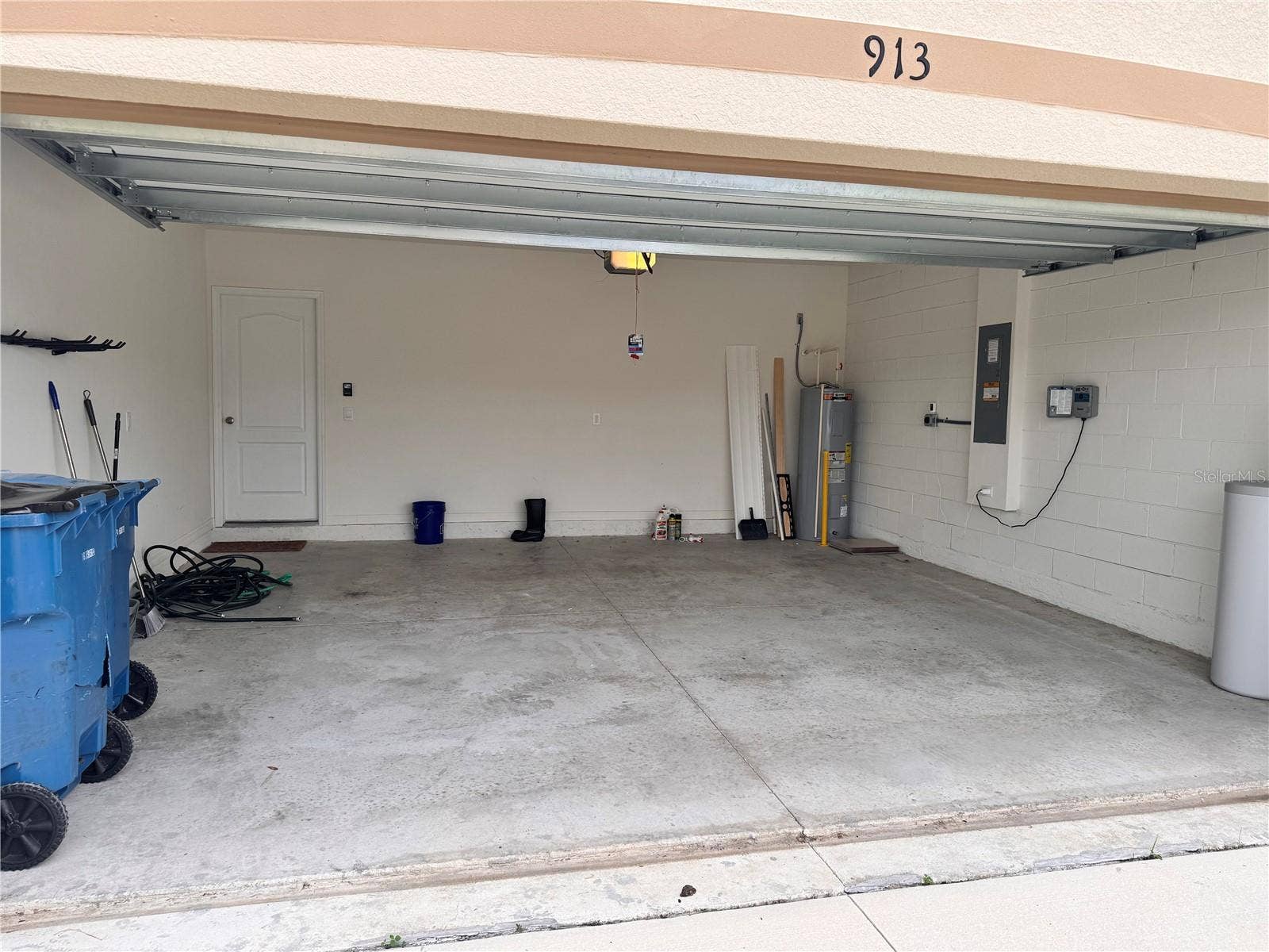 913 AMBLESIDE DRIVE, Haines City, FL 33844 2 car Garage