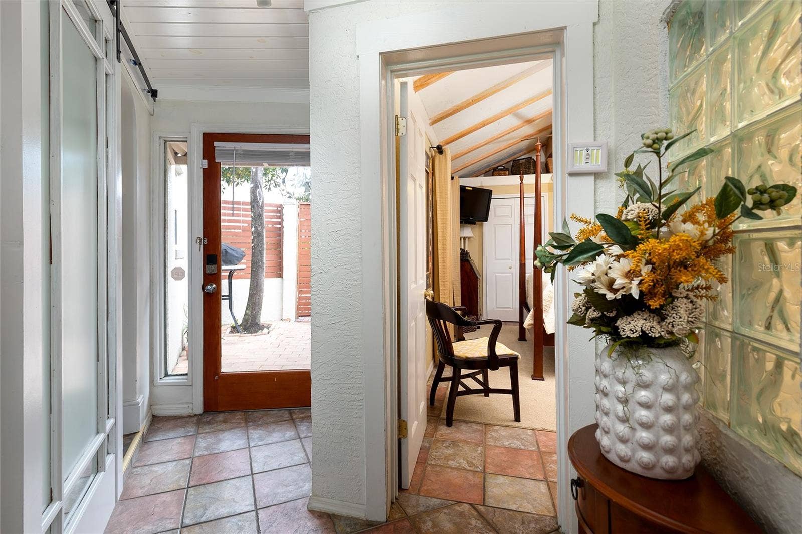 1036 DELANEY AVENUE, Orlando, FL 32806 In-Law Quarter Hallway