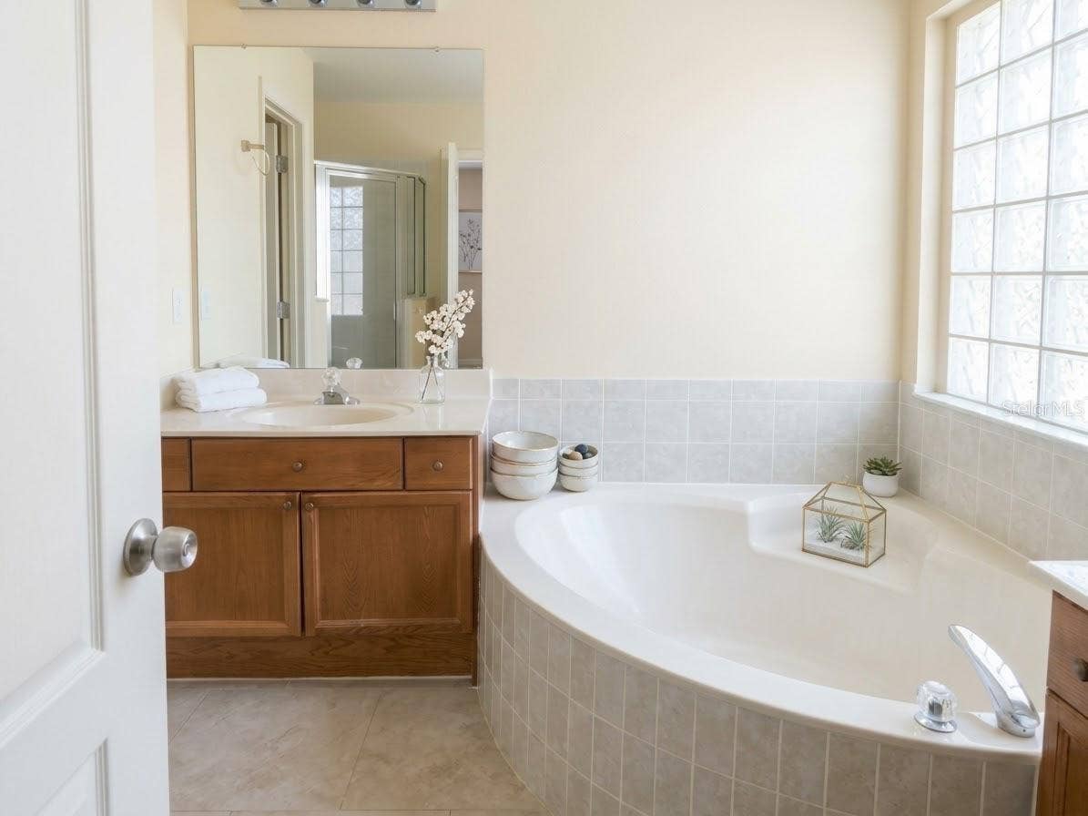 6628 BOUGANVILLEA CRESCENT DRIVE, Orlando, FL 32809