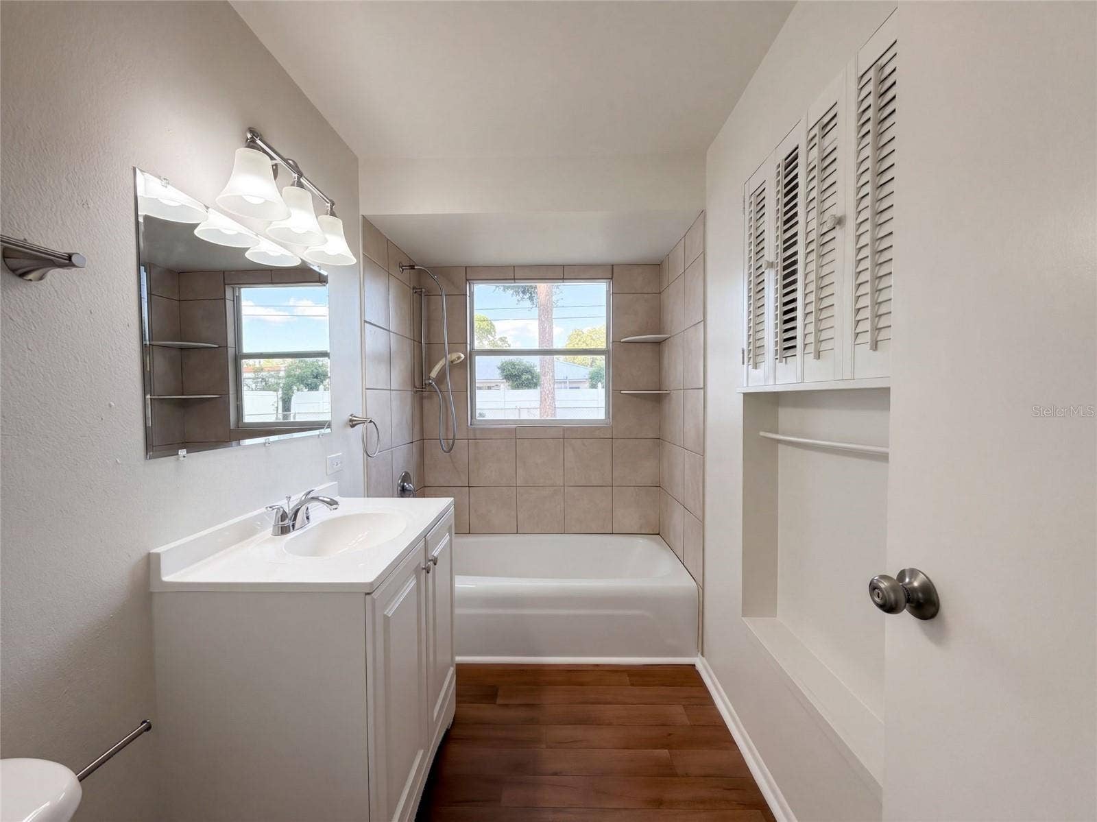 117 66TH AVENUE W, Bradenton, FL 34207 117 66TH AVENUE W, Bradenton, FL 34207