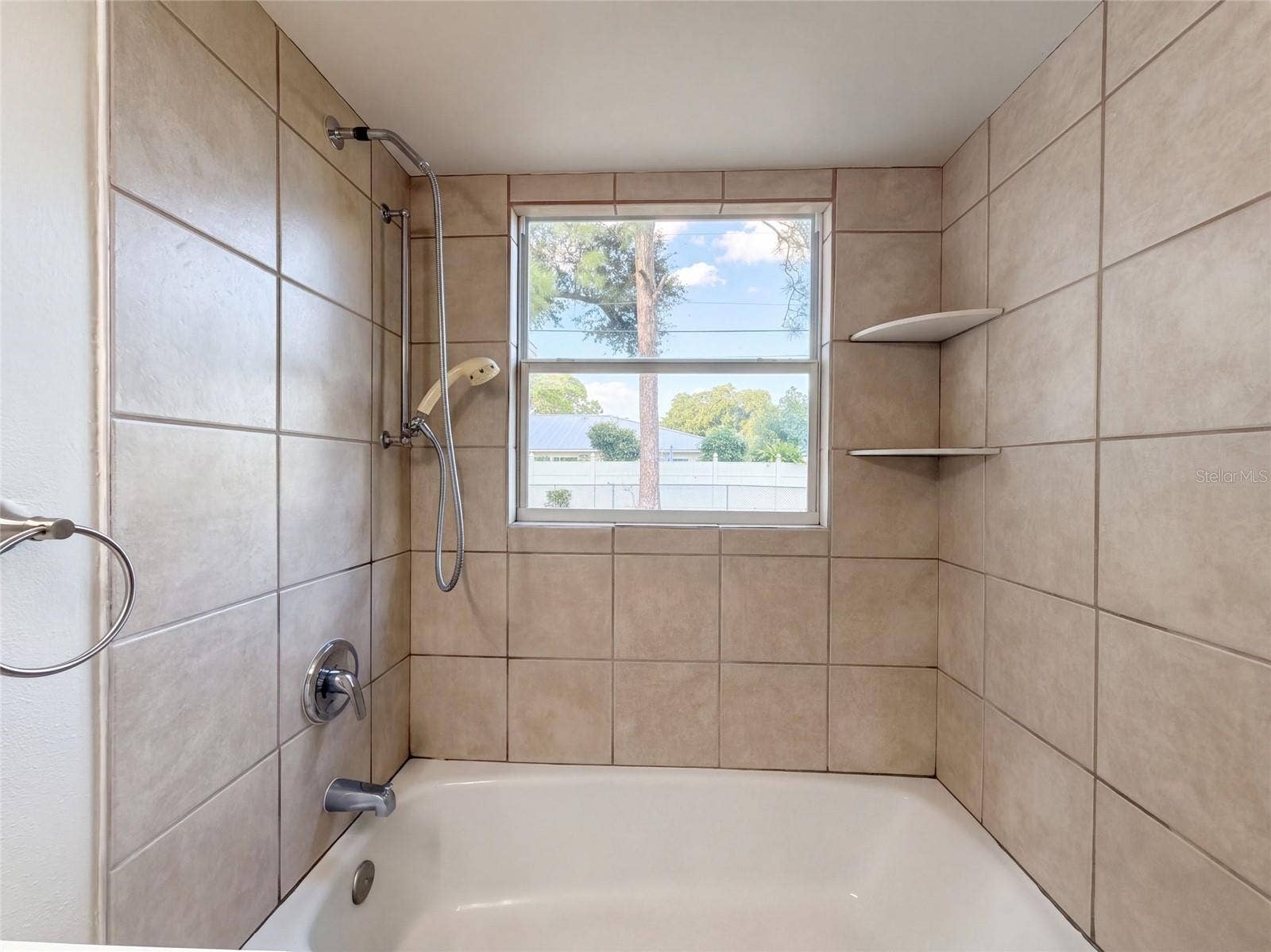 117 66TH AVENUE W, Bradenton, FL 34207 117 66TH AVENUE W, Bradenton, FL 34207