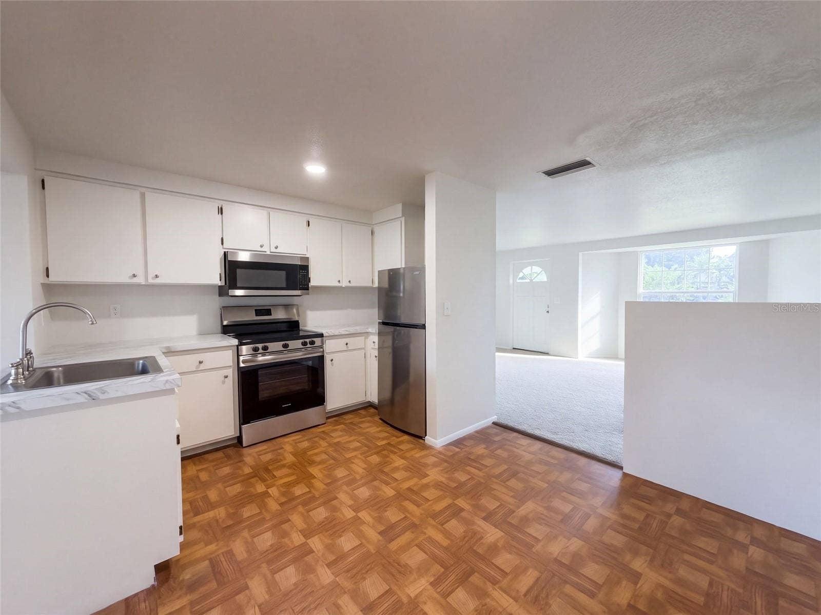 117 66TH AVENUE W, Bradenton, FL 34207 117 66TH AVENUE W, Bradenton, FL 34207