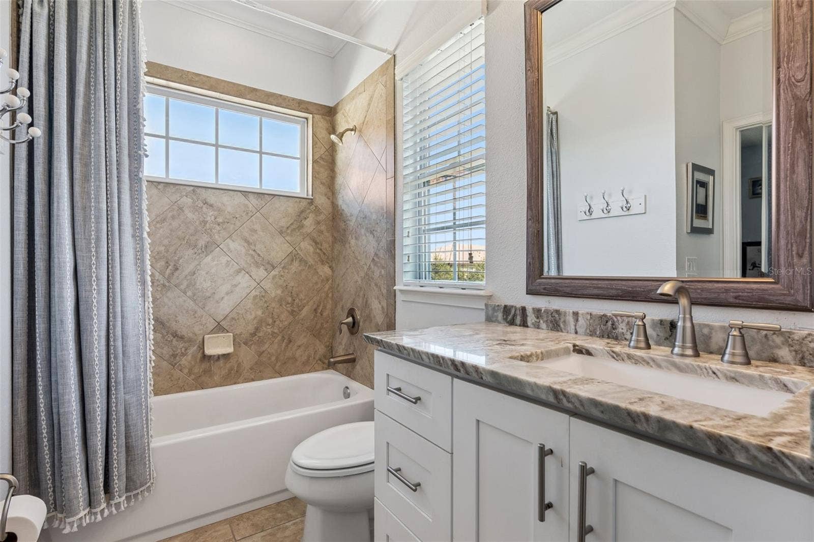 900 LOBELIA DRIVE, Lake Mary, FL 32746 Jack and Jill bathroom
