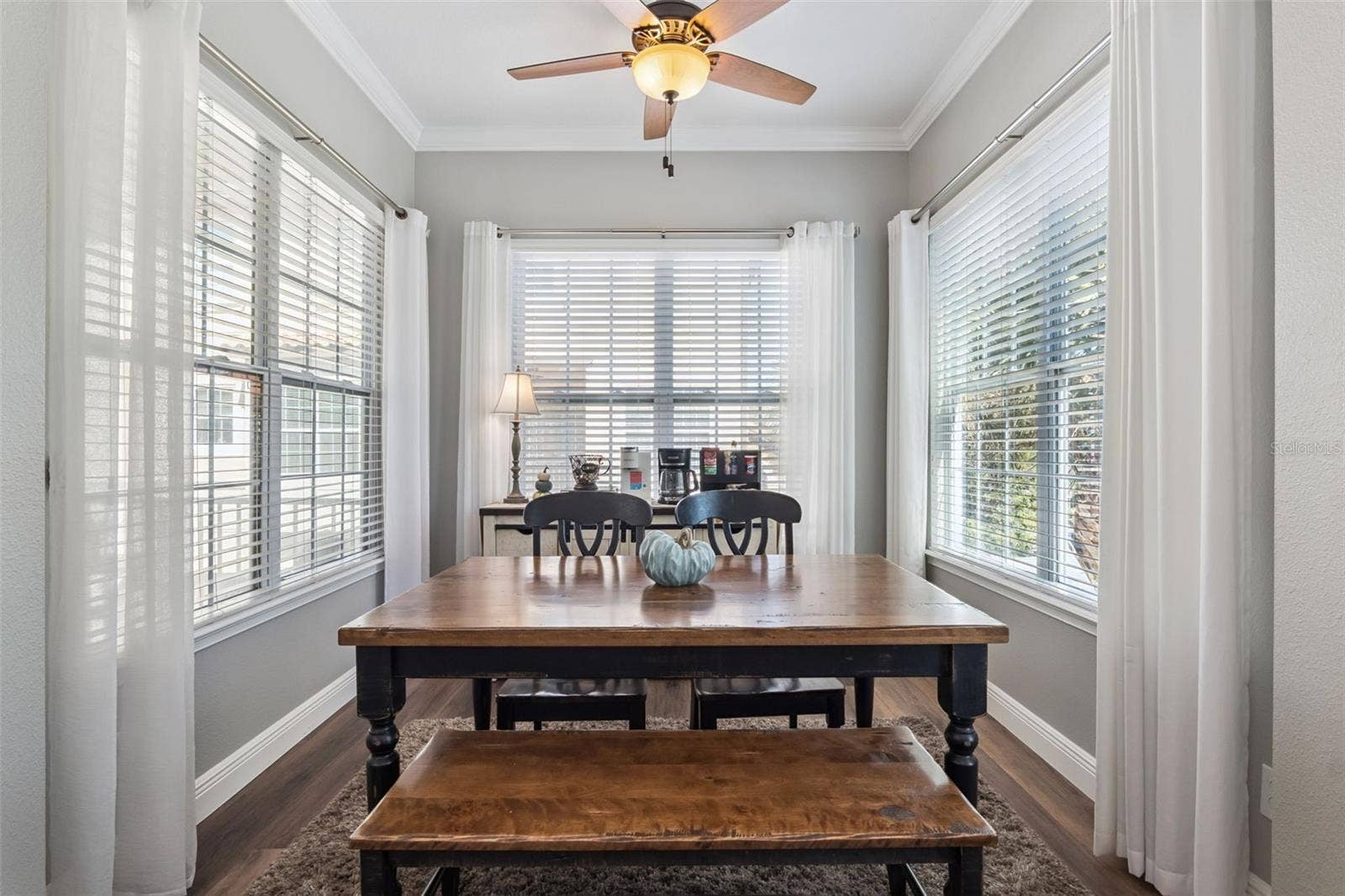 900 LOBELIA DRIVE, Lake Mary, FL 32746 Dining area with park views
