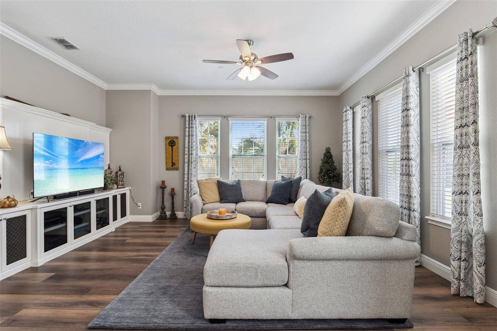 900 LOBELIA DRIVE, Lake Mary, FL 32746 Living room with park view