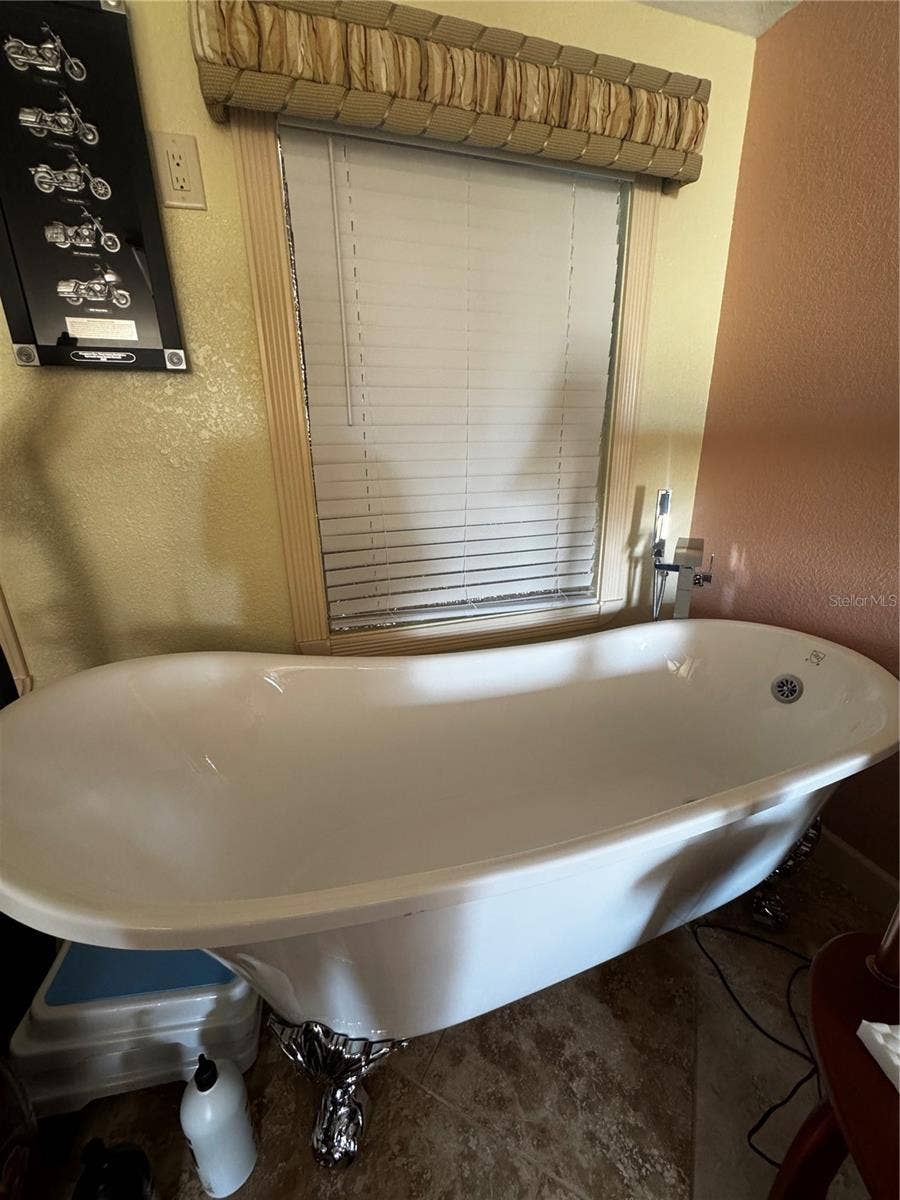 321 ST GEORGE DRIVE, Davenport, FL 33837 Relax in the bathtub