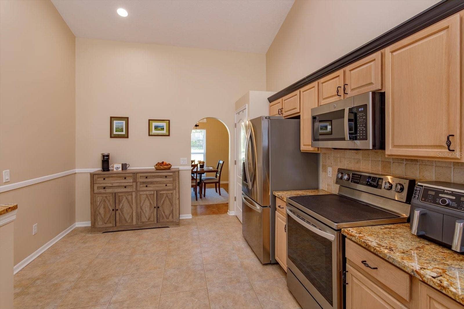 6887 HIDDEN GLADE PLACE, Sanford, FL 32771 Eat in kitchen nook with closet pantry