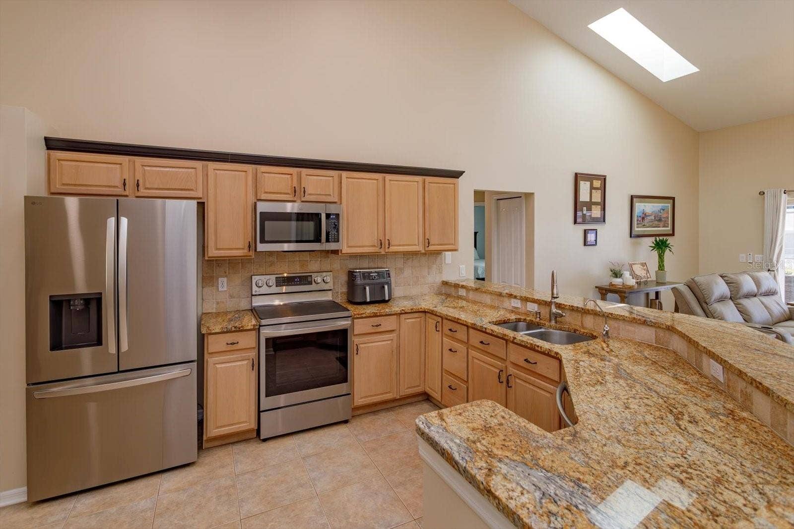 6887 HIDDEN GLADE PLACE, Sanford, FL 32771 New stainless steel appliances