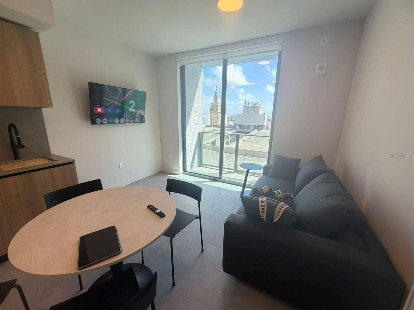 121 NE 5TH STREET, #1413, Miami, FL 33132 121 NE 5TH STREET, #1413, Miami, FL 33132