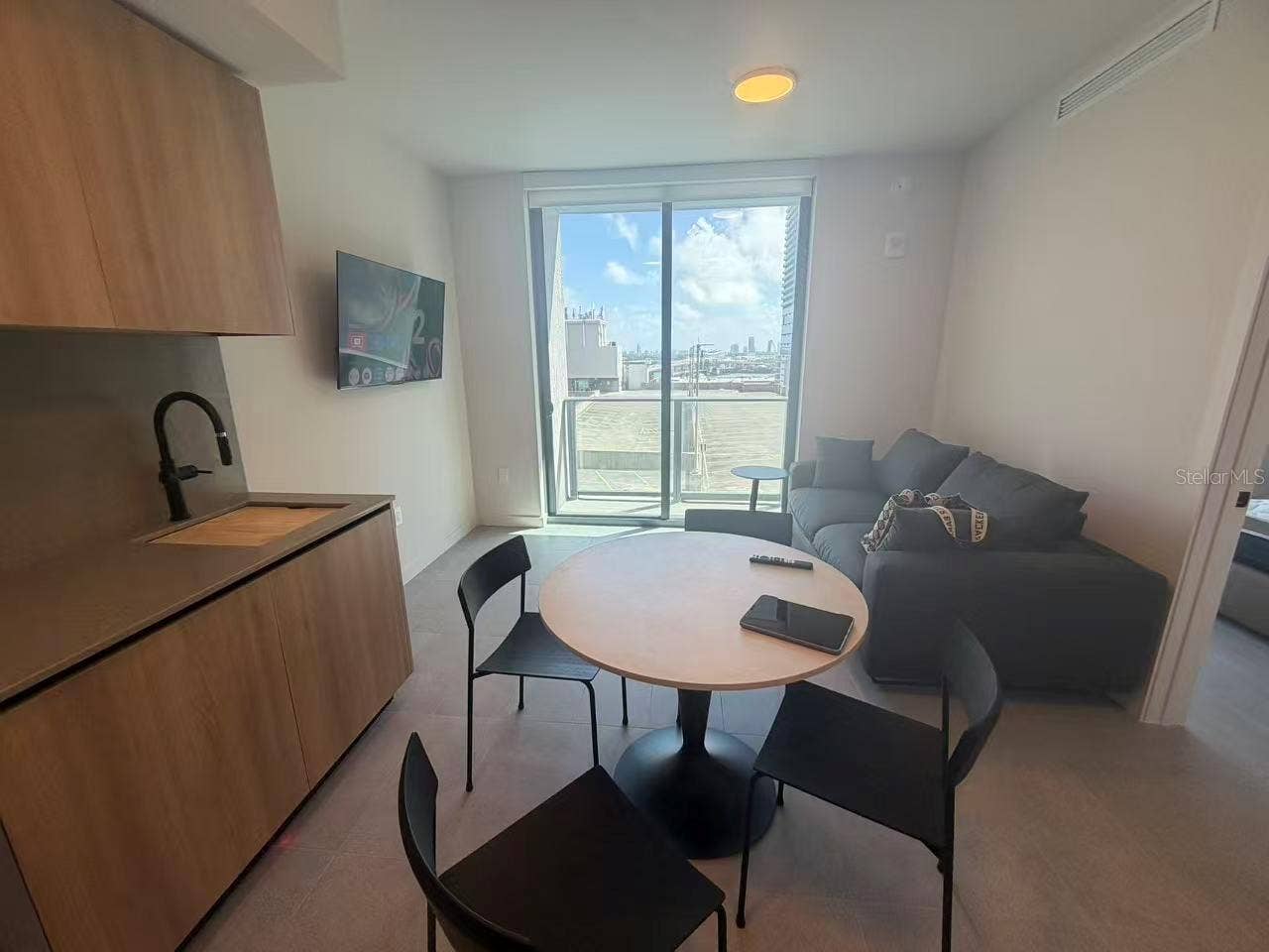 121 NE 5TH STREET, #1413, Miami, FL 33132 121 NE 5TH STREET, #1413, Miami, FL 33132