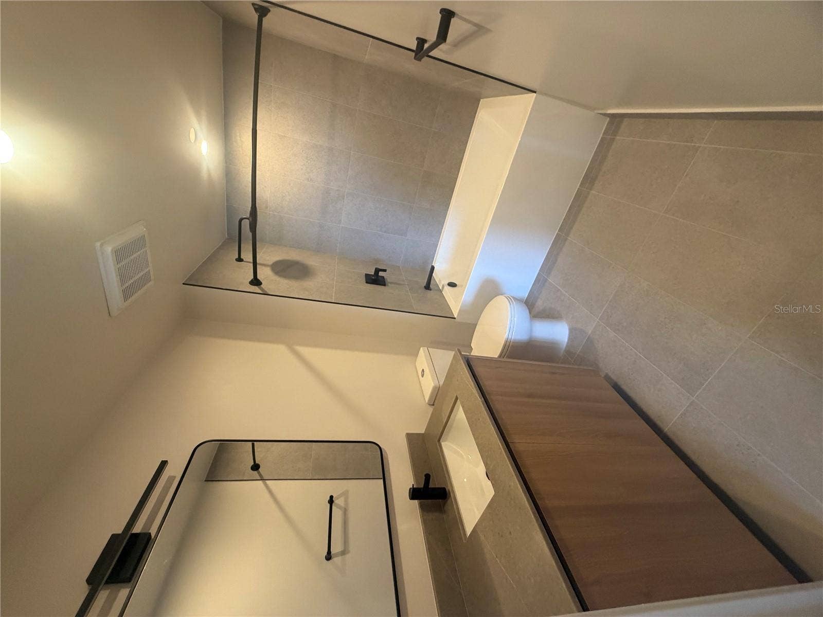 121 NE 5TH STREET, #1413, Miami, FL 33132 121 NE 5TH STREET, #1413, Miami, FL 33132