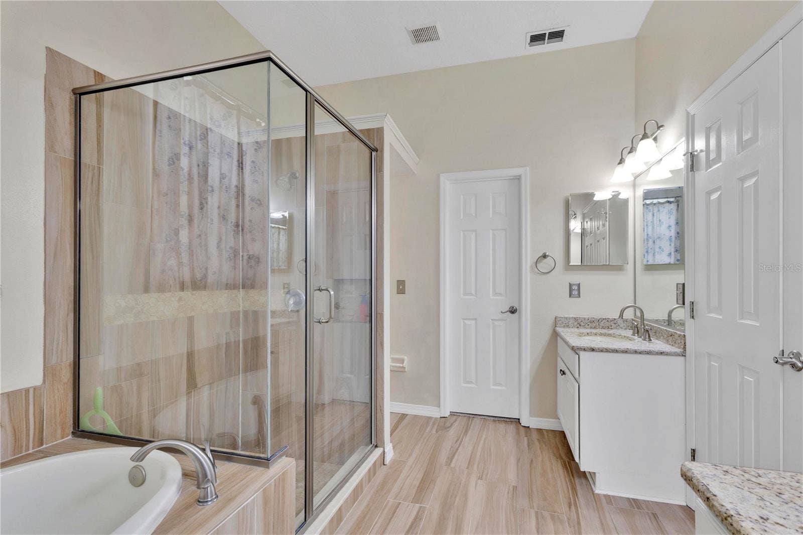 639 LAKEHAVEN CIRCLE, Orlando, FL 32828 639 LAKEHAVEN CIRCLE, Orlando, FL 32828