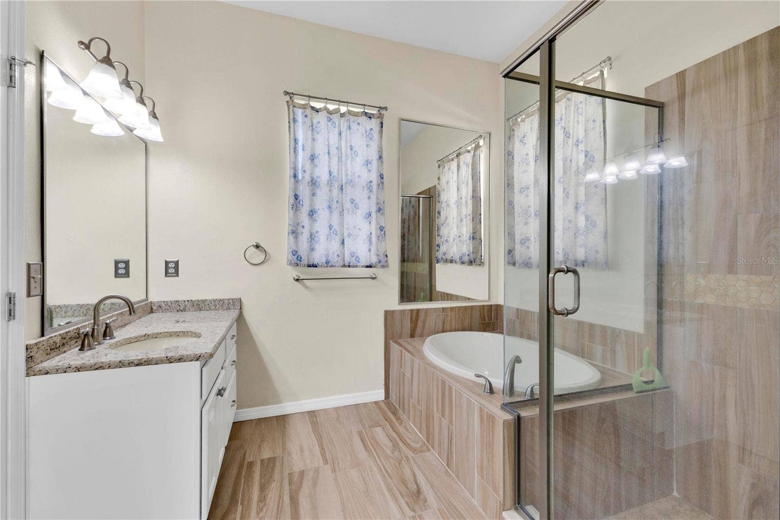 639 LAKEHAVEN CIRCLE, Orlando, FL 32828 639 LAKEHAVEN CIRCLE, Orlando, FL 32828