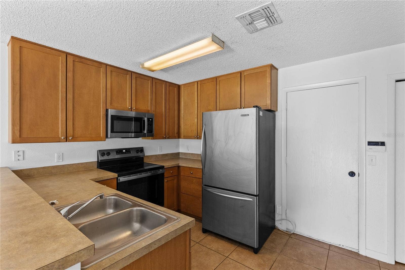 12916 LEXINGTON SUMMIT STREET, Orlando, FL 32828 Kitchen
