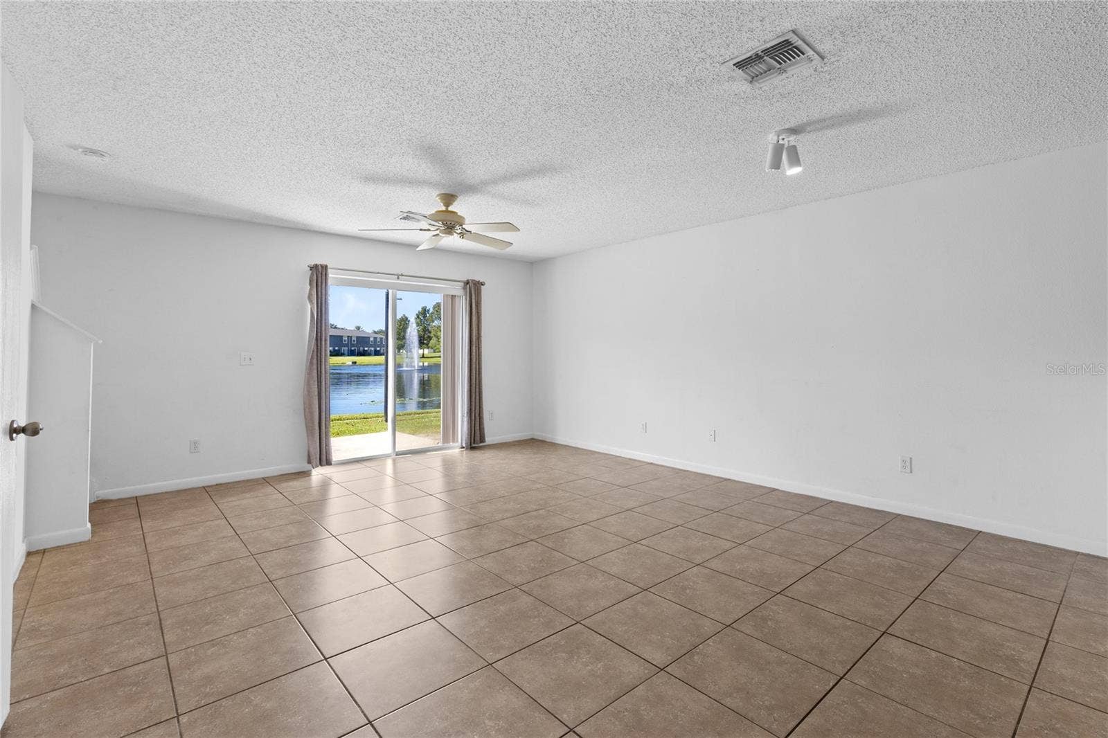 12916 LEXINGTON SUMMIT STREET, Orlando, FL 32828 Living Room